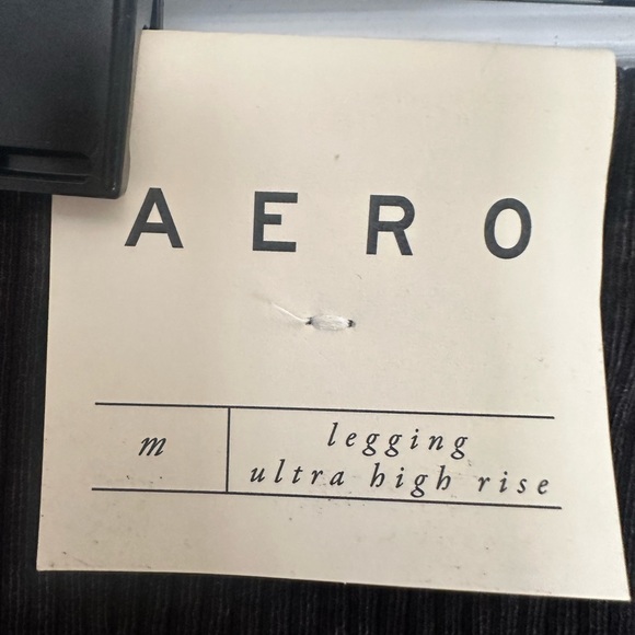 NWT Aeropostale Ultra High-Rise Pocket Leggings, cool whiskered black print. - Picture 4 of 7